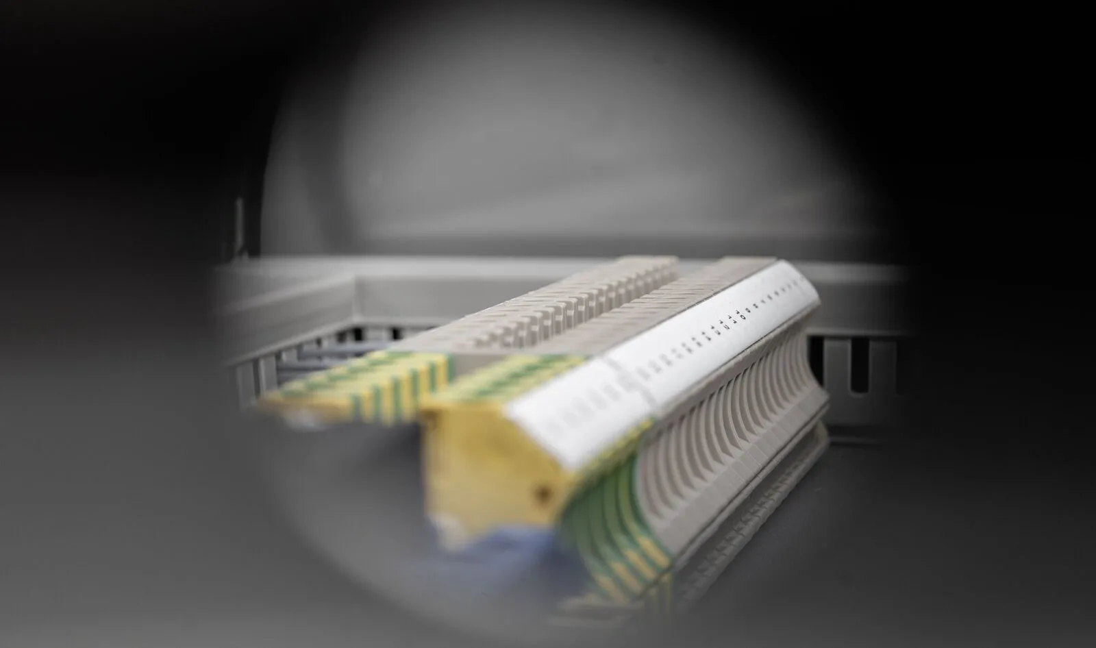 Ex e terminals through cable entry
