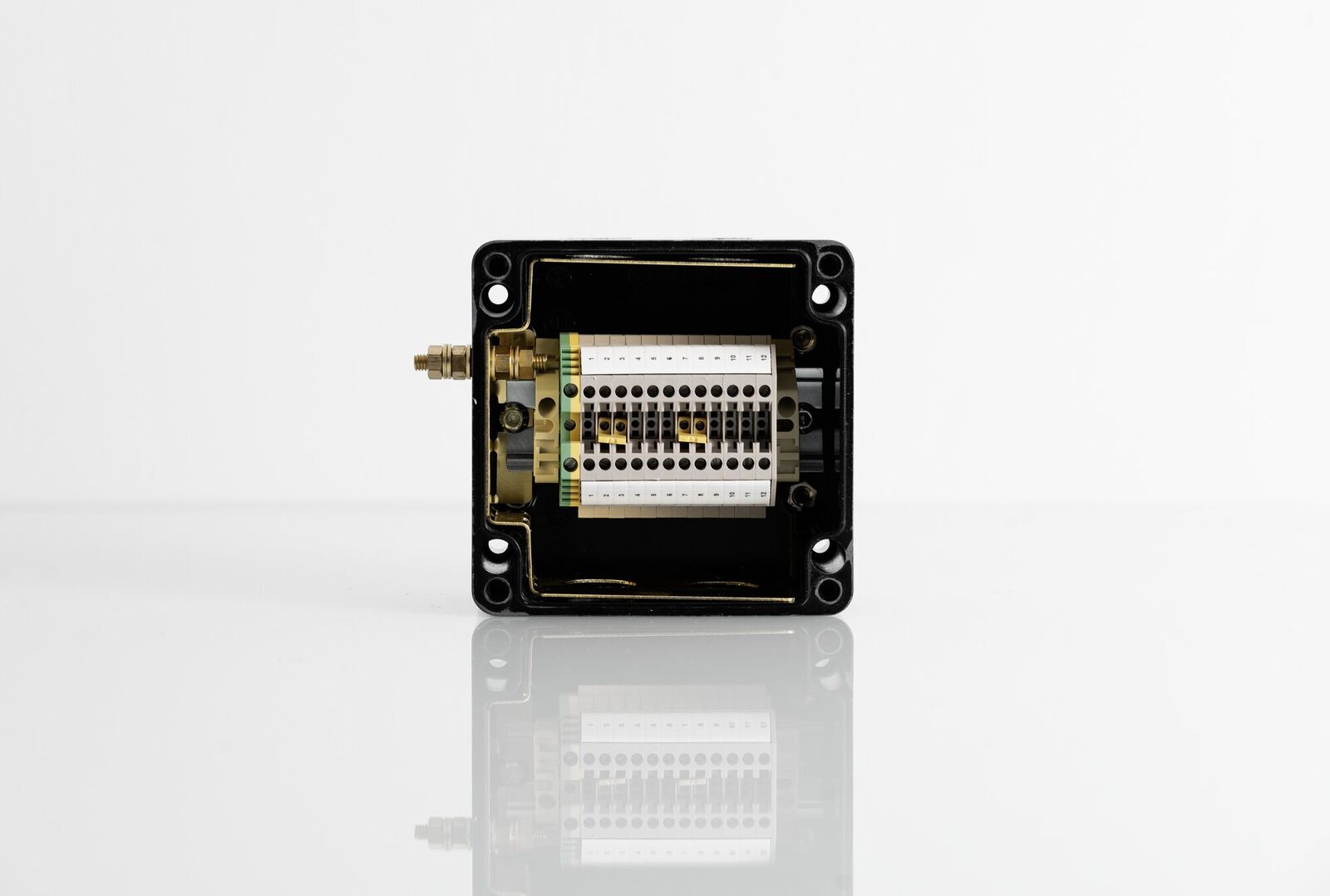 iGRP GRP terminal box Â· P5 Â· with terminals Â· Zone 1