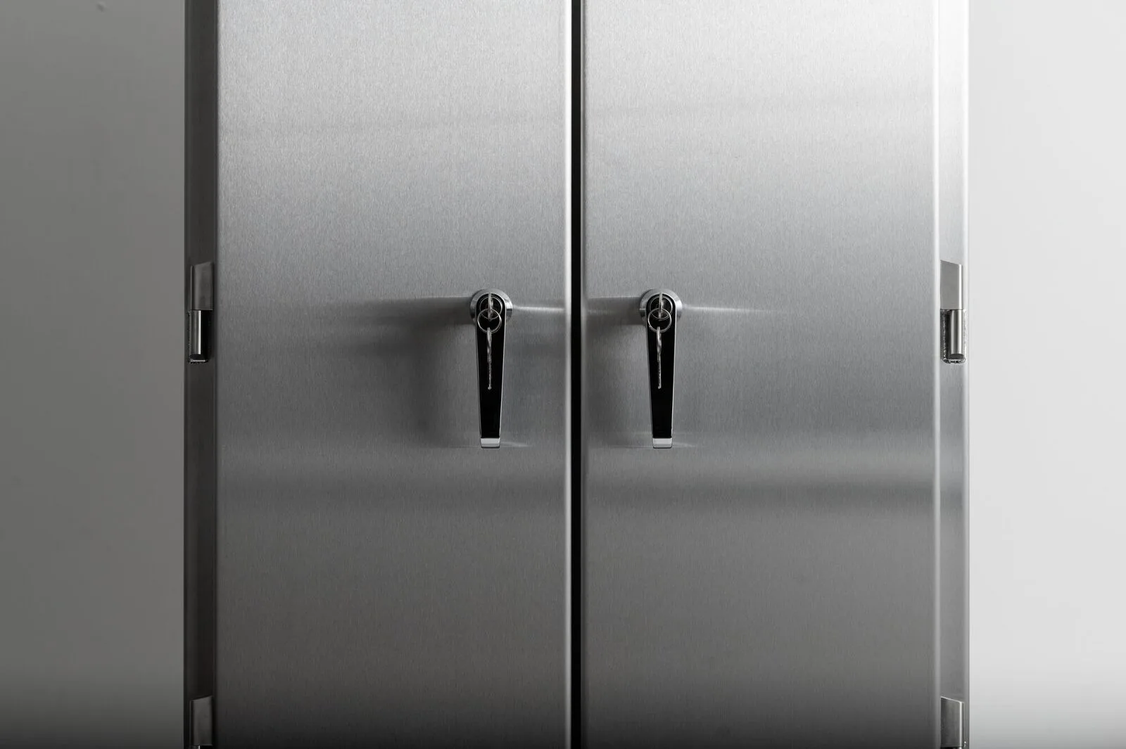 iTB cabinet Â· front view