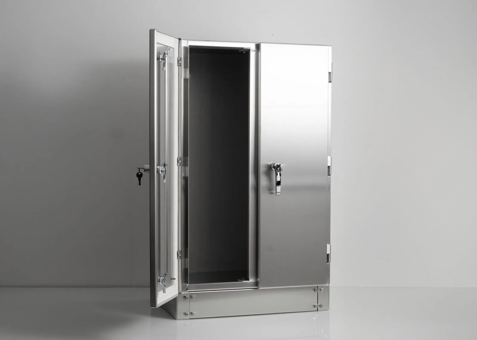 iTB cabinet Â· side profile