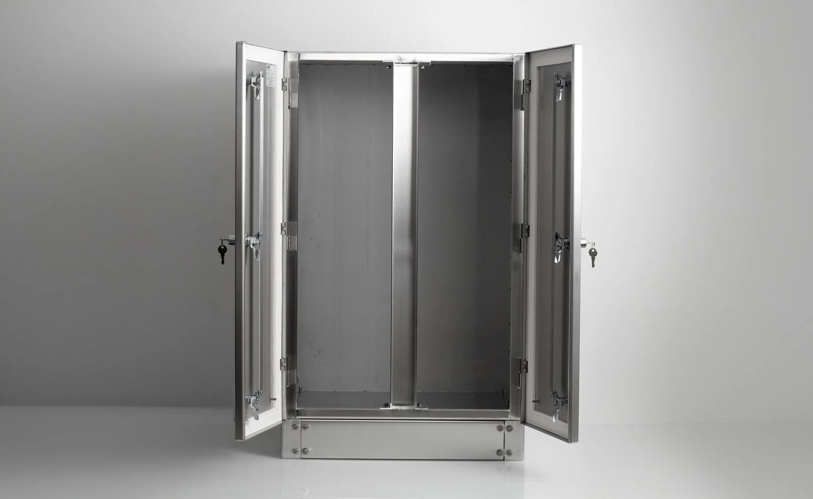 iTB cabinet Â· rear access