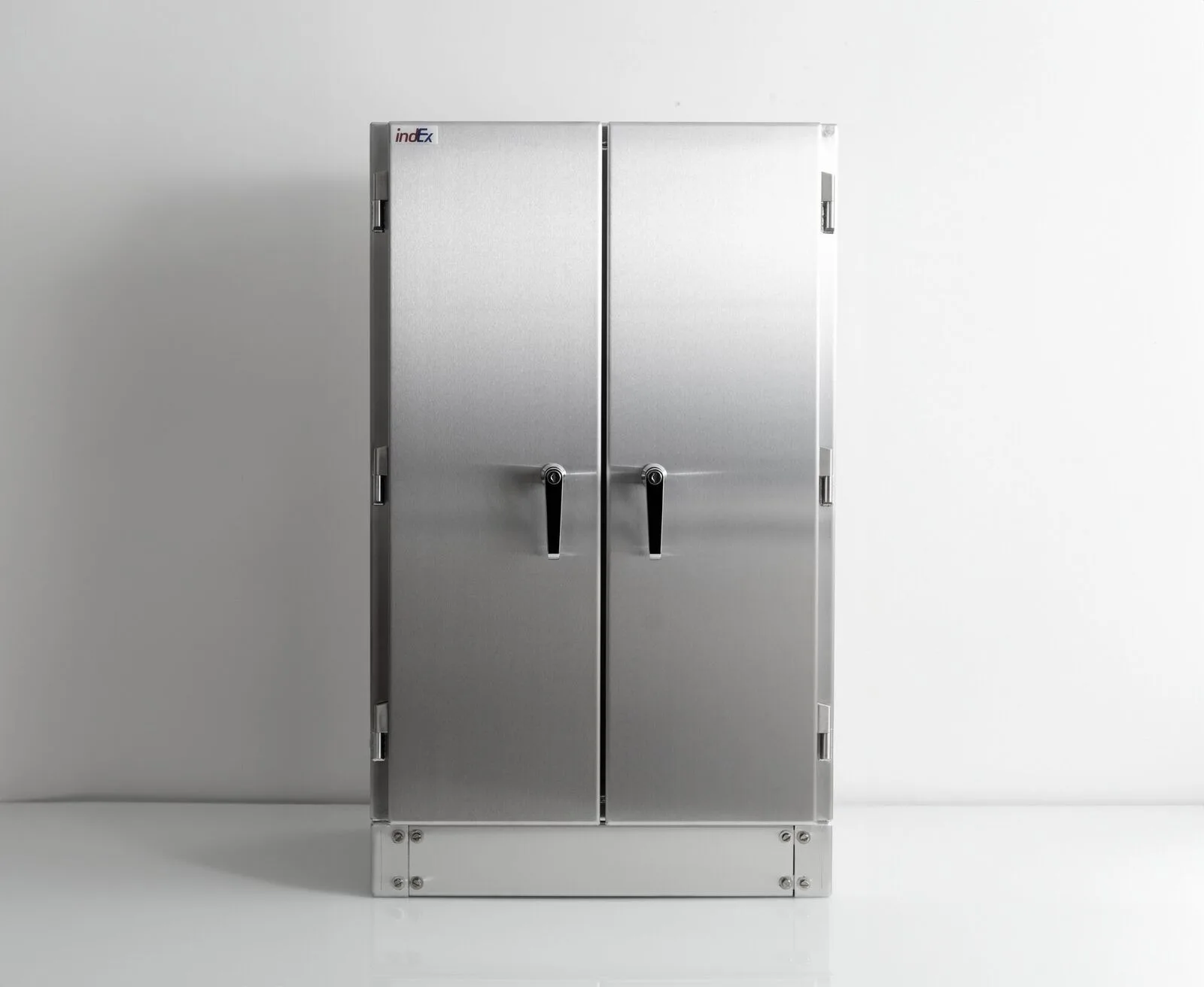 iTB cabinet enclosure floor-standing with stainless steel plinth Â· ATEX Ex e Zone 1 Zone 2